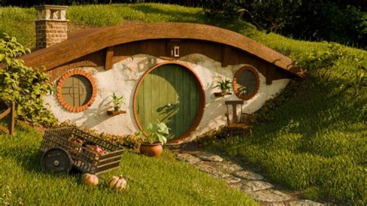 Quick Answer: How Big Is A Hobbit