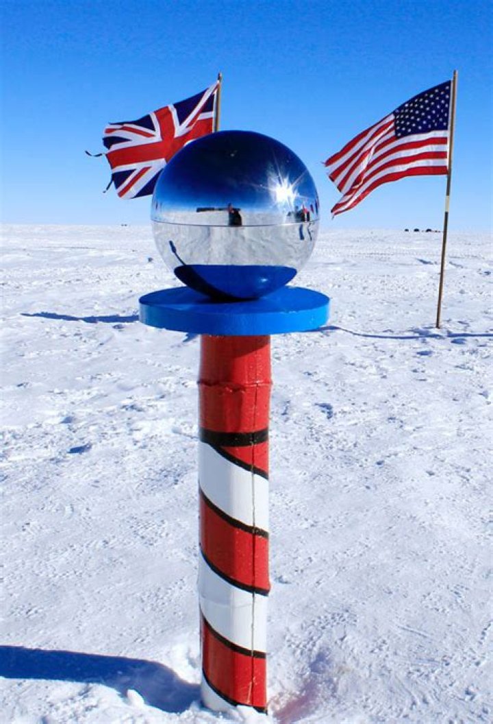 Quick Answer: How Many Kilometers South Of The North Pole Is Portland